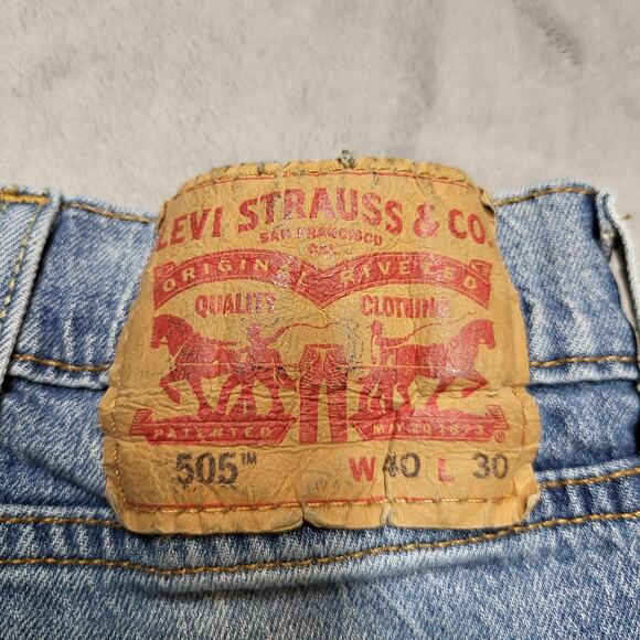 Levis 505 Jeans Mens 40x30 Blue Denim Straight Leg Medium Wash Classic Fit - Picture 3 of 11